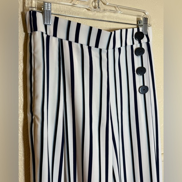 Zara White and Blue Striped Wide Leg Cropped Pants Flowy Elastic Waist M pockets - Picture 2 of 12